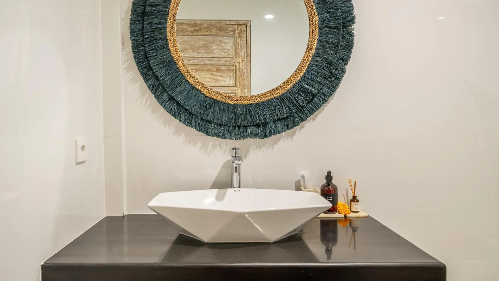 Semera - Luxury Brand New Villa With A Spacious Pool In The Prime Location Kerobokan